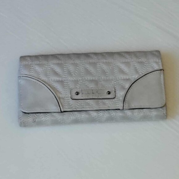 Nicole Miller New York Wallet Quilted Ivory Trifold Zipper Compartment Neutral - Picture 1 of 7